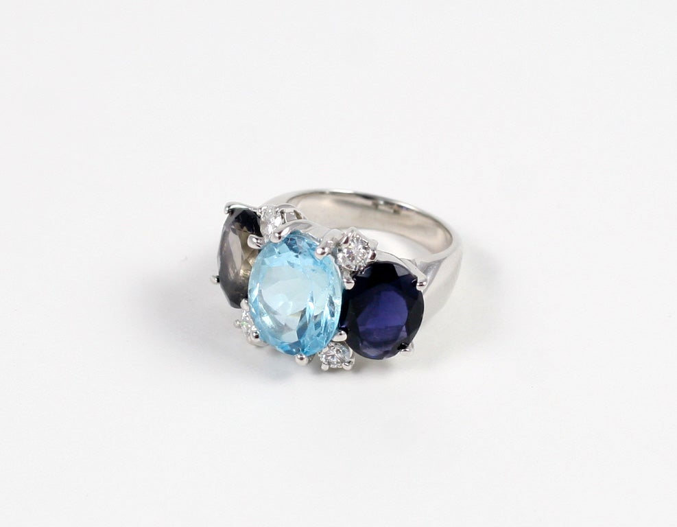 Large 18kt White Gold Gum Drop Ring with Blue Topaz and Iolite In New Condition For Sale In New York, NY