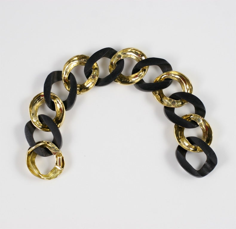 Contemporary 18kt Gold and Ebony Wood Link Bracelet For Sale
