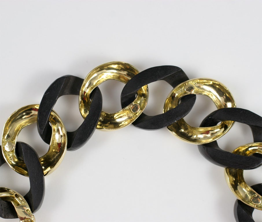 18kt Gold and Ebony Wood Link Bracelet In New Condition For Sale In New York, NY