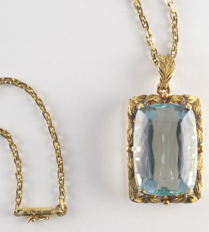 Magnificent Faceted Aquamarine Pendant & Cha in 18kt Yellow Gold 5