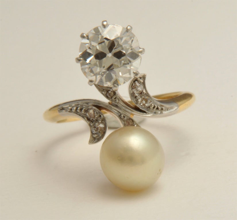 An early 20th century 18K yellow gold ring, set with a 7.6 mm natural pearl and an approx. 1.50 carats Old Mine diamonds