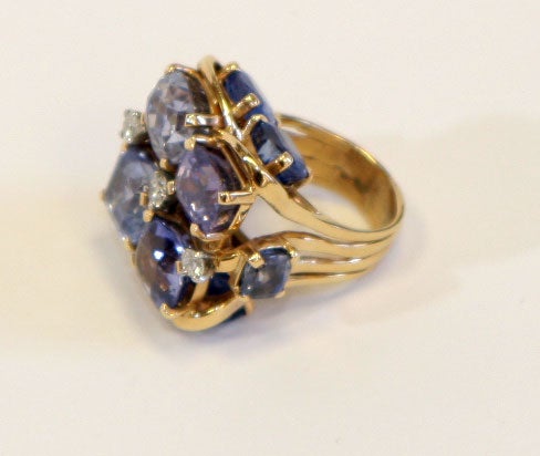 Ceylon Sapphire Ring by SEAMAN SCHEPPS In Excellent Condition For Sale In New York, NY