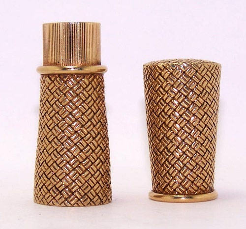 Vintage Van Cleef & Arpels Lipstick Holder from the 1950's in 18k woven yellow gold.