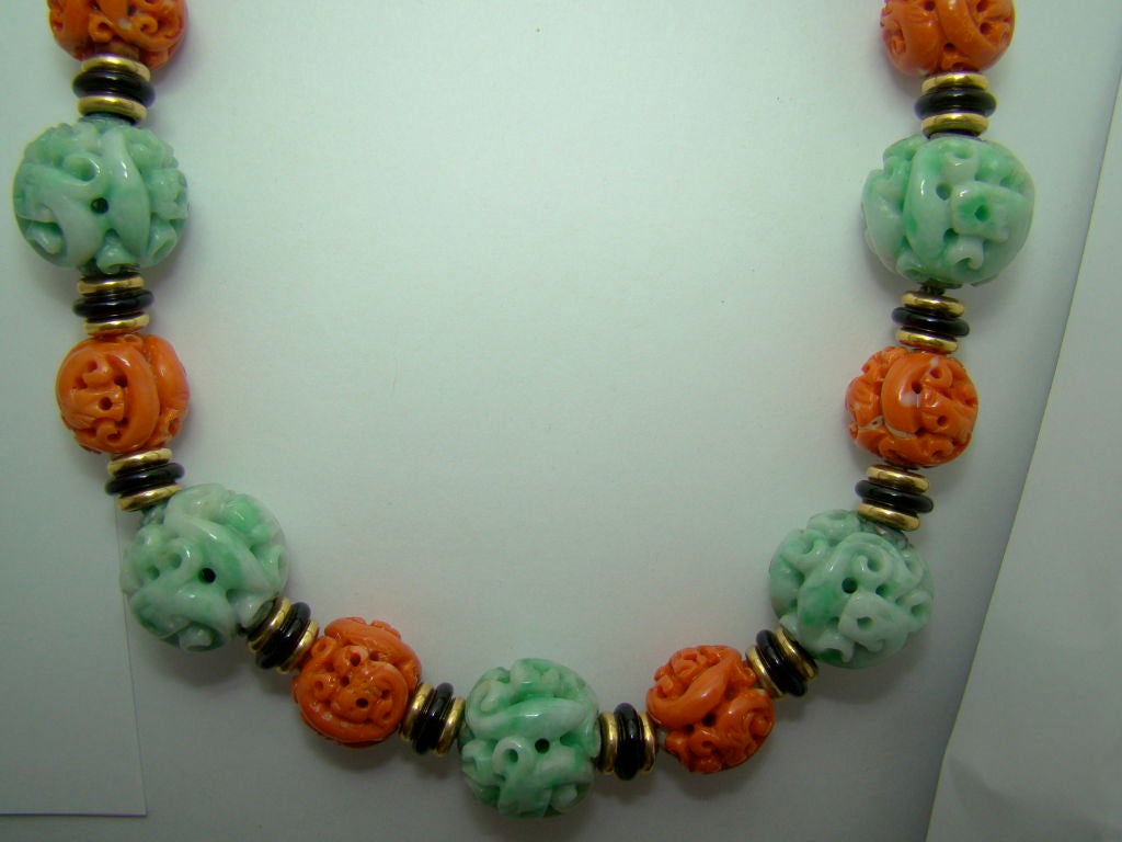 14 karat yellow Gold, Onyx, carved Jade and Coral Retro Necklace 1