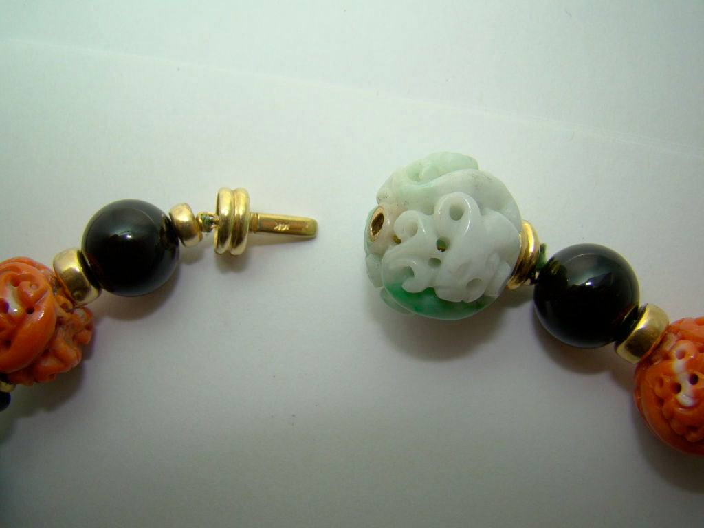 Women's 14 karat yellow Gold, Onyx, carved Jade and Coral Retro Necklace