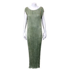 Robe Delphos en soie plissée, vert Sage, de Mariano Fortuny