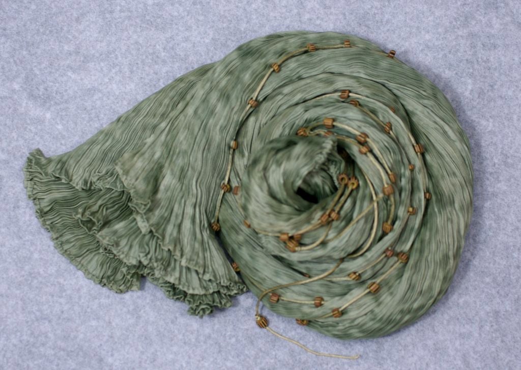 Robe Delphos en soie plissée, vert Sage, de Mariano Fortuny 4