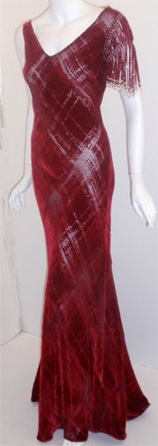 Marron Robe GALINDO en velours rouge brûlé avec épaules perlées et coupe en biais, Melanie Griffith en vente