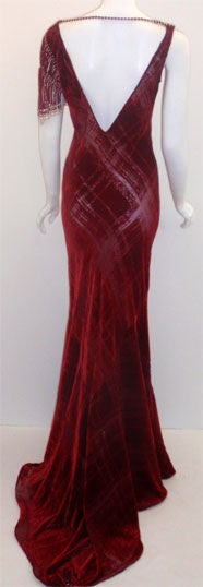 Robe GALINDO en velours rouge brûlé avec épaules perlées et coupe en biais, Melanie Griffith Pour femmes en vente