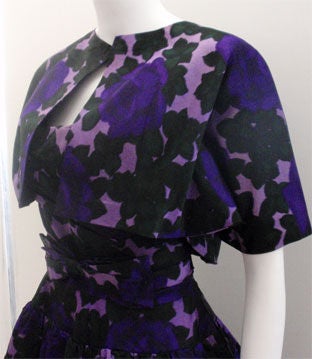 1950's MINGOLINI GUGGENHEIM Purple & Black Floral Print Silk Dress Set size 2-4 For Sale 1