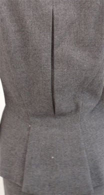 Hattie Carnegie 2pc Grey Wool Fitted Jacket Skirt Set, Circa 1950's For Sale 4