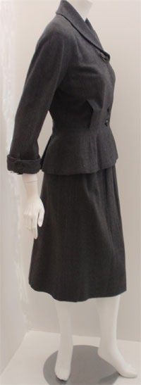 Black Hattie Carnegie 2pc Grey Wool Fitted Jacket Skirt Set, Circa 1950's For Sale