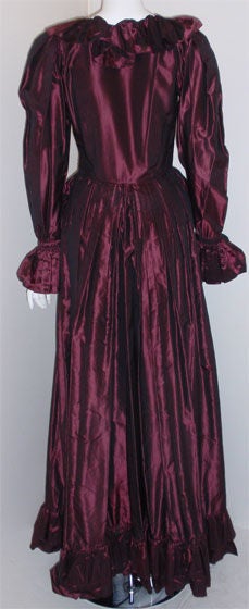 Yves Saint Laurent Purple Iridescent Silk Taffeta Gown, Circa 1970's In Good Condition For Sale In Los Angeles, CA