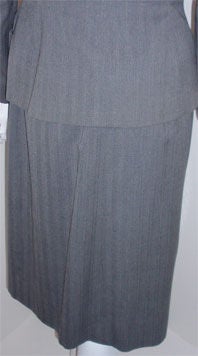 Madame Grès - Veste et robe à chevrons de couleur grise, circa 1950 en vente 4