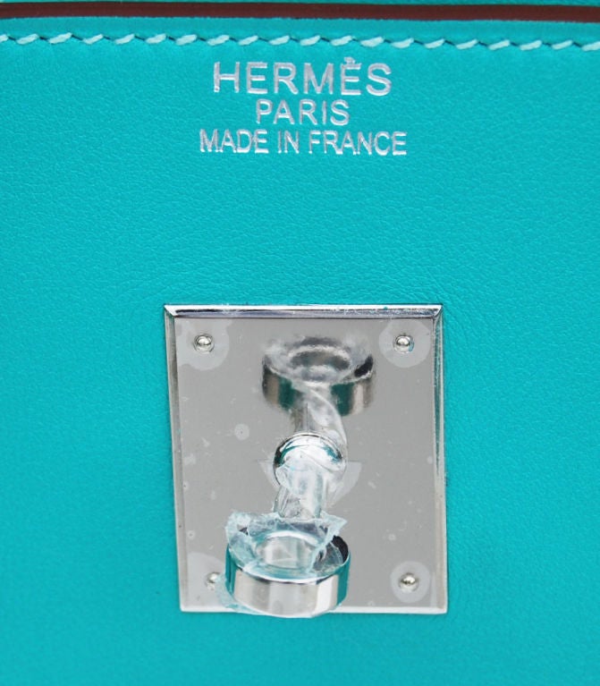 HOT NEW BAG SCREAMS PALM BEACH!!!<br />
<br />
Hermès Birkin Bag 35cm in Lagoon Swift Leather and Toile H<br />
Palladium Hardware | L Stamp<br />
<br />
Beautiful bag!<br />
<br />
The bag measures 35 cm/ 14