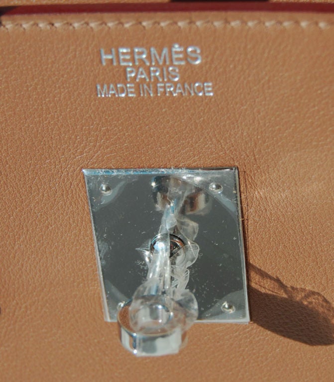 Hermès Birkin 35cm in Biscuit Leather and Toile H<br />
Palladium Hardware | L Stamp<br />
<br />
Beautiful bag!<br />
<br />
The bag measures 35 cm/ 14