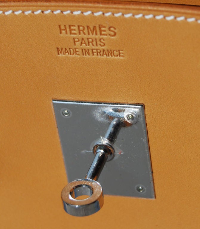 Hermès Birkin Bag 35cm in 2 Tone Natural Vache Leather and Blue Jean Toile Palladium Hardware | I Stamp<br />
<br />
Beautiful bag!<br />
<br />
The bag measures 35 cm/ 14