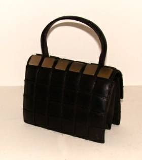 Rare mod purse with demi handle.  Silver tone metal plates on blocked leather body. 

Use day to evening.