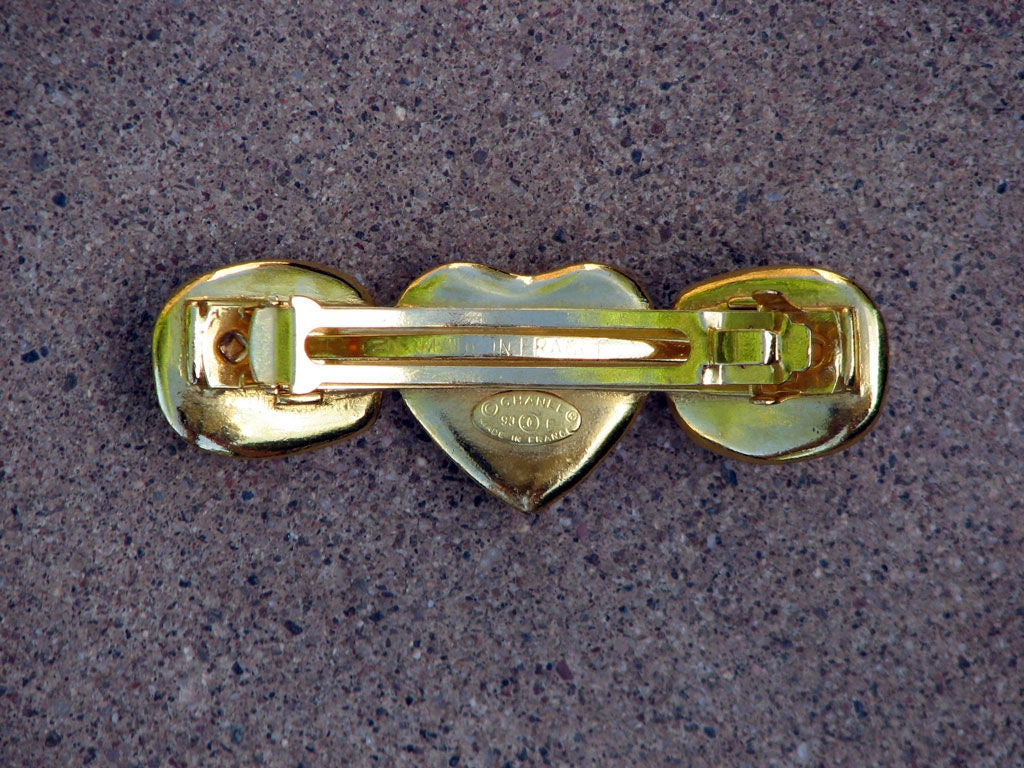 Fine vintage Chanel gilt & faux 'pearl' hair clip. Authentic item made in France (Autumn 1993).