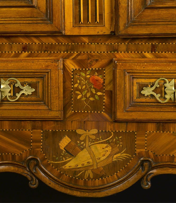 XVIIIe siècle et antérieur Armoire française en bois fruitier et marqueterie, fin du XVIIIe siècle en vente
