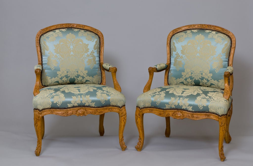 Paire de Fauteuils en bois de hêtre d'époque Régence