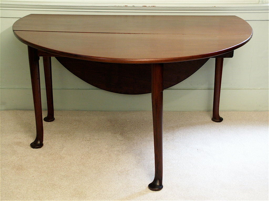 18th Century and Earlier Queen Anne Walnut Gate Leg Table