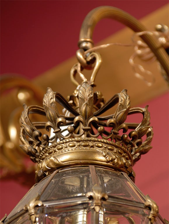 Laterne im Stil von Versaiiles aus vergoldeter Bronze und Kristall im Angebot 2