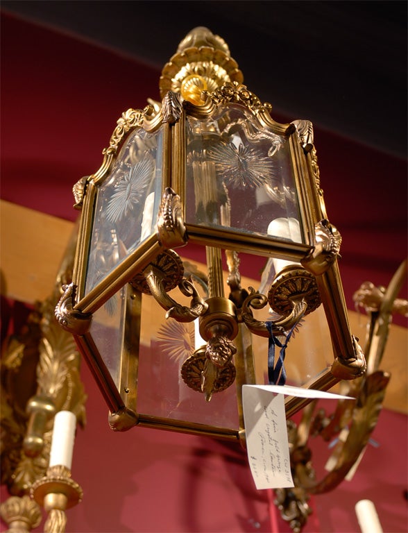 Laterne aus vergoldeter Bronze (Geschliffenes Glas) im Angebot