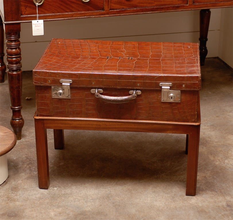 British Colonial Crocodile Case on Custom Stand from the 1920s In Good Condition In Atlanta, GA