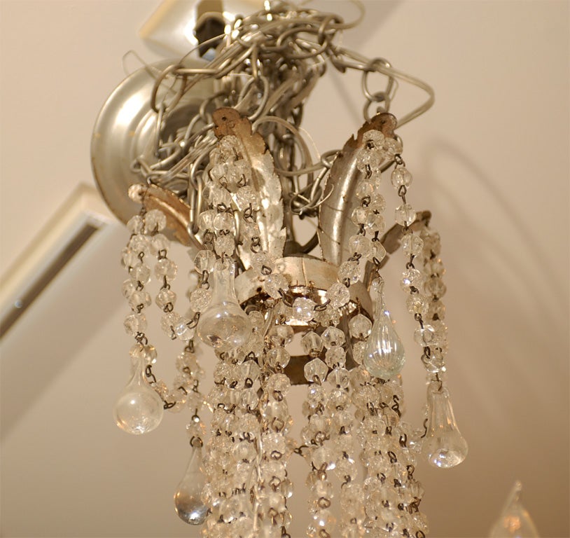 20th Century Italian Gilt Metal and Crystal Chandelier For Sale 5