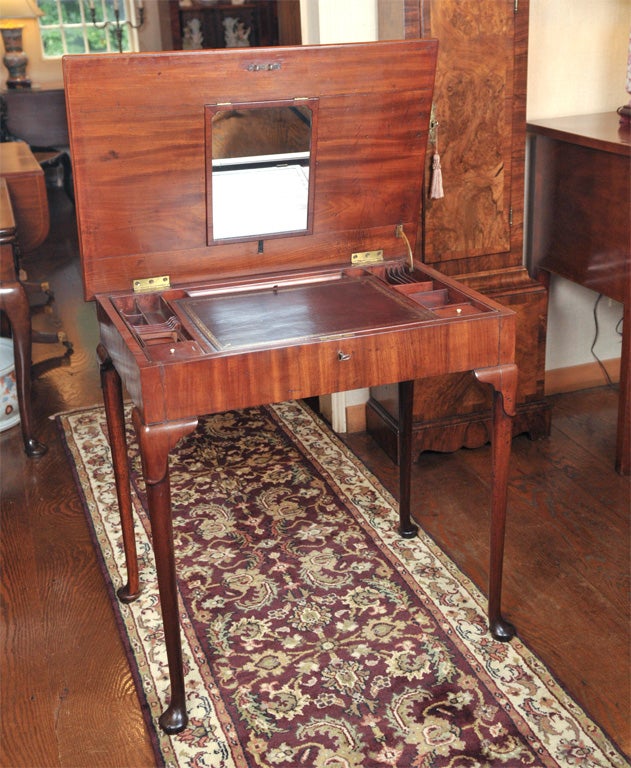 English Mahogany Dressing Table For Sale 1