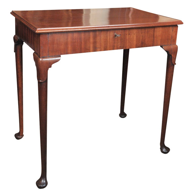 English Mahogany Dressing Table For Sale at 1stdibs