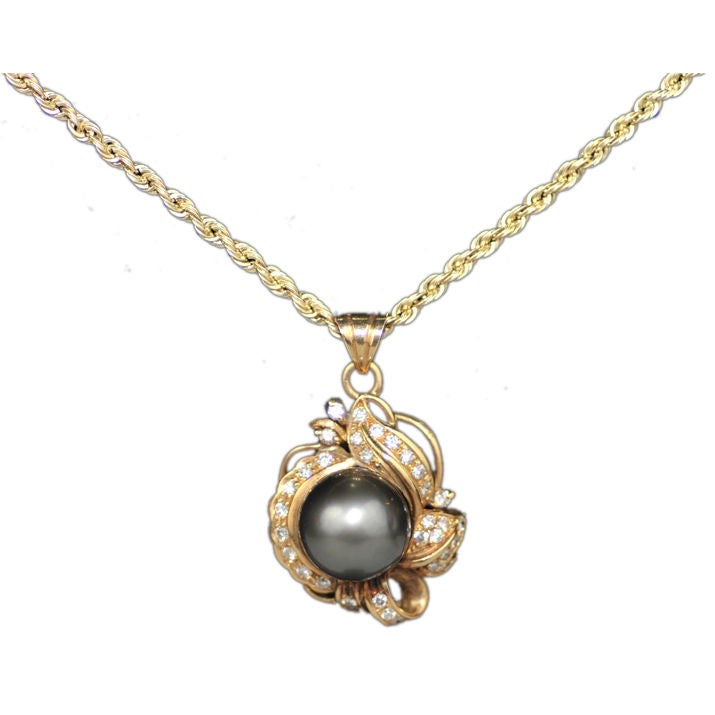 Elegant 18 KT Gold Chain With Tahitian Pearl Drop and Diamonds