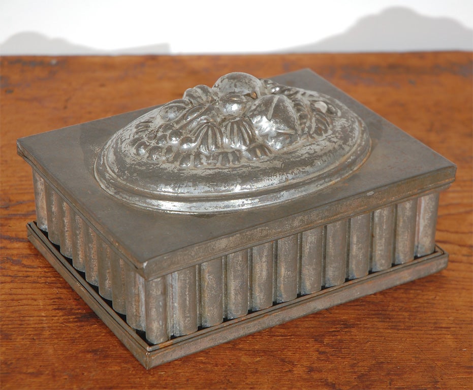 19THC TIN CHOCOLATE MOLD FROM PENNSYLVANIA IN GREAT CONDITION