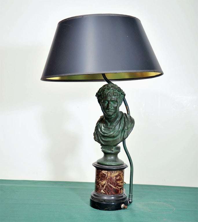 A NEOCLASSIC STYLE FIGURAL TABLE  LAMP.  ITALIAN, C. 1900
