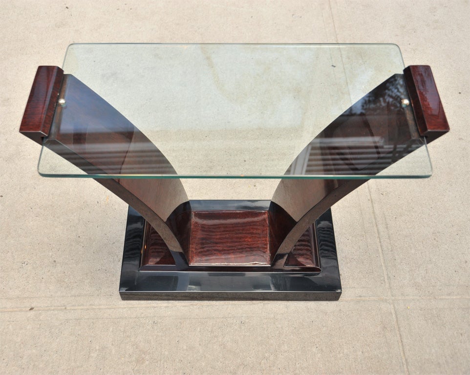 Occasional table with a stepped<br />
