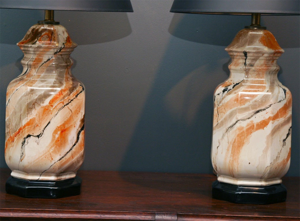 Ceramic lamps with a swirled faux marble grain and a black octagonal base. <br />
Luminous gloss finish.