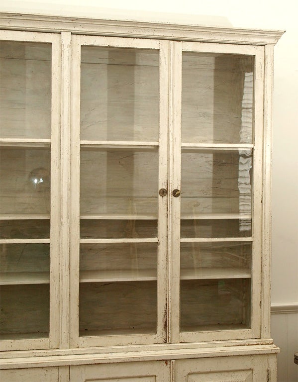 Painted Gustavian bookcase/cabinet.