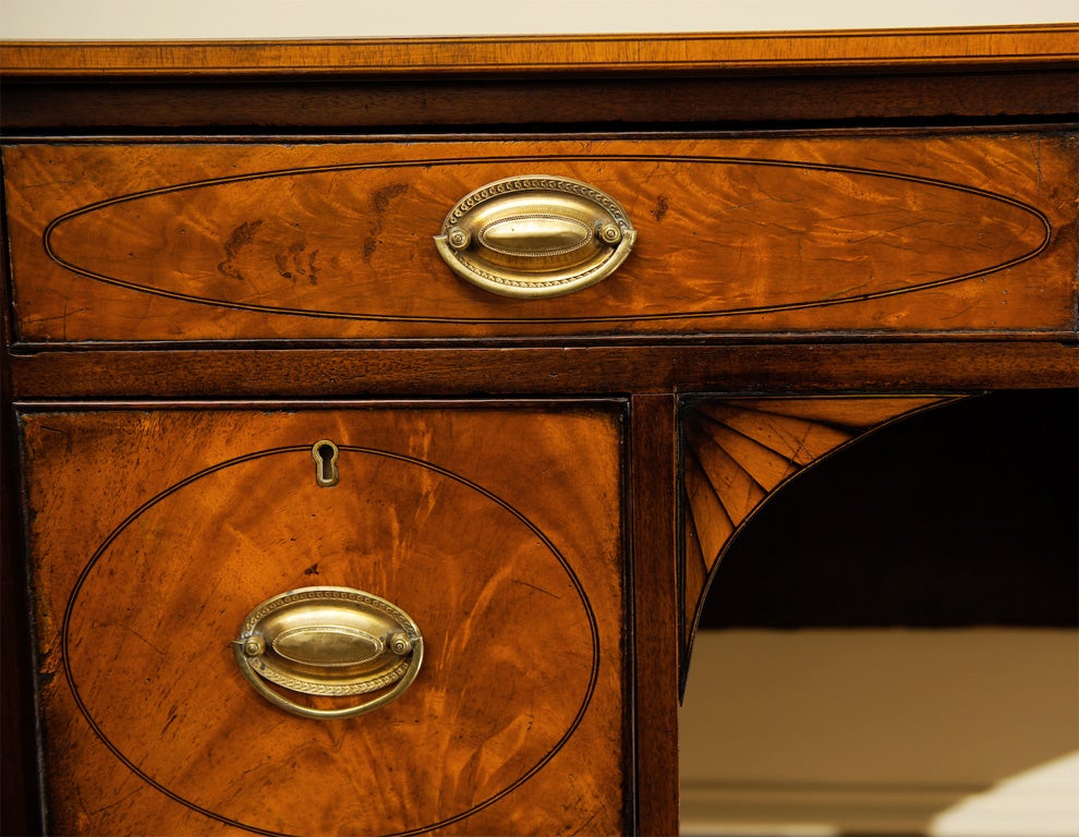 18th Century and Earlier Hepplewhite Dressing Table