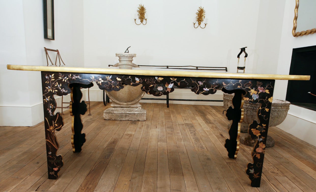 An Important Japanese Export Nagasaki Lacquer Centre Table For Sale 2