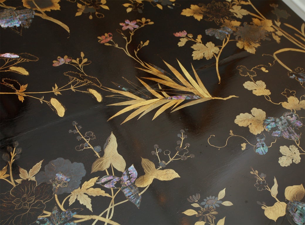 An Important Japanese Export Nagasaki Lacquer Centre Table For Sale 4
