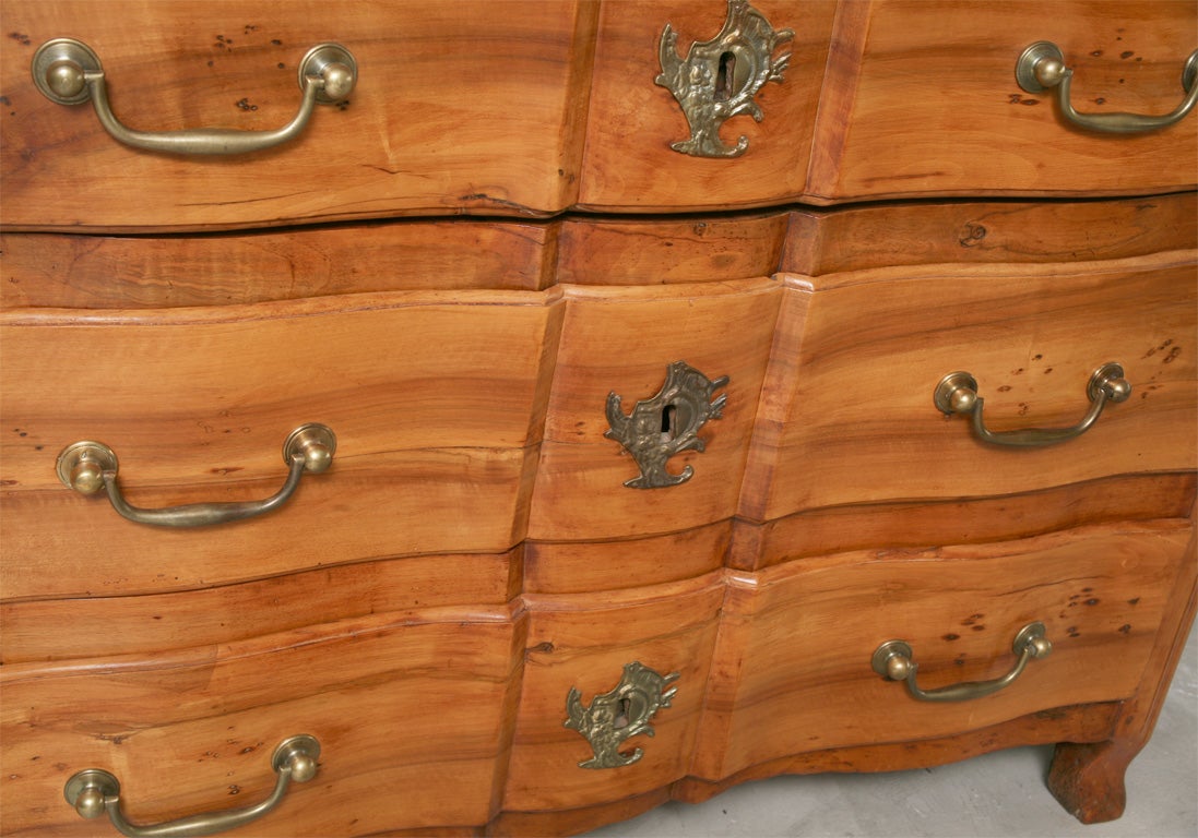 18th Century and Earlier A Very Rare Three-Drawer Louis XV  Olive Wood Commode For Sale