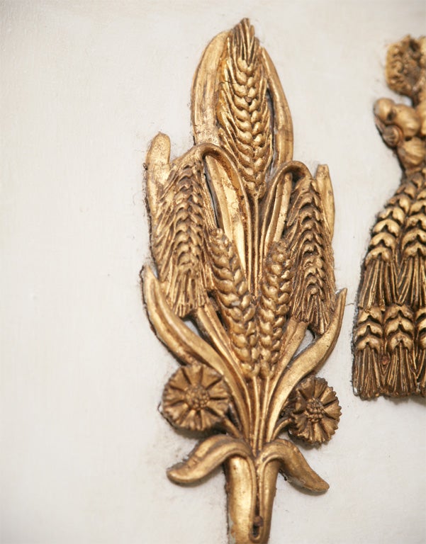 Bois Miroir Trumeau Empire doré avec décoration de panier blé en vente