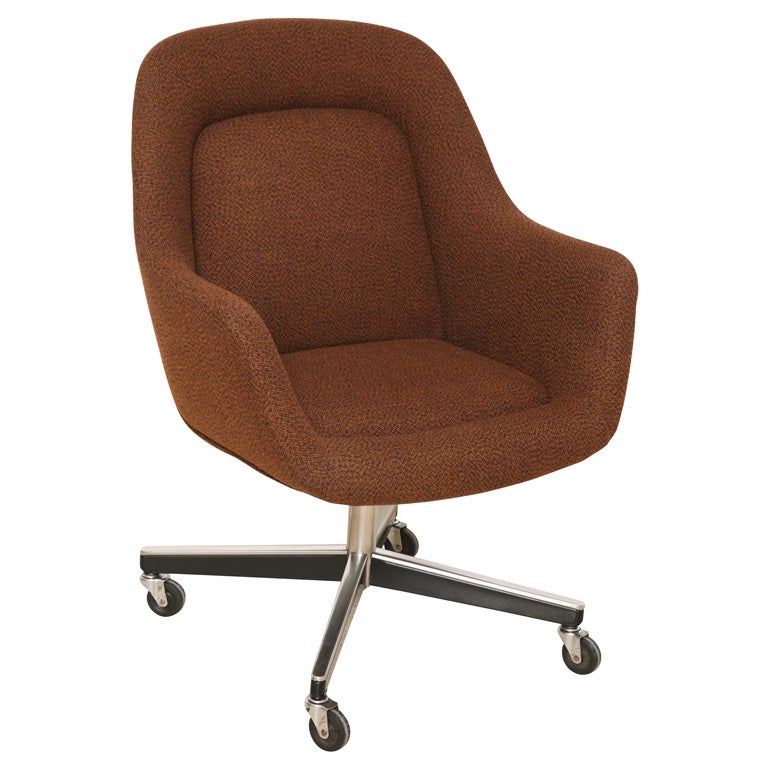 Max Pearson Executive Egg Style Desk Armchair for Knoll at 1stdibs