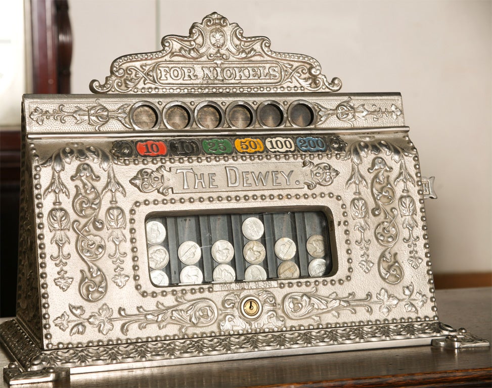 A rare Mills Double Dewey slot machine In Excellent Condition For Sale In Miami, FL
