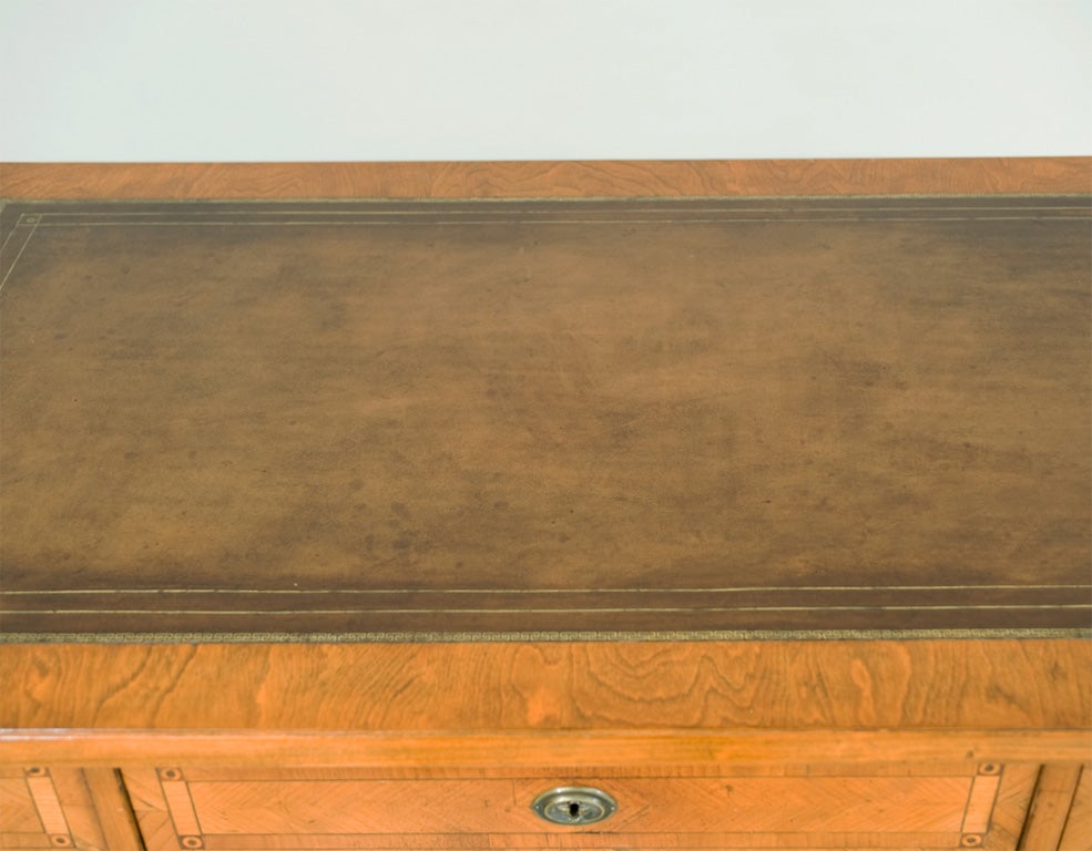 European Early 19th Century Continental Walnut Inlaid Kneehole Desk For Sale