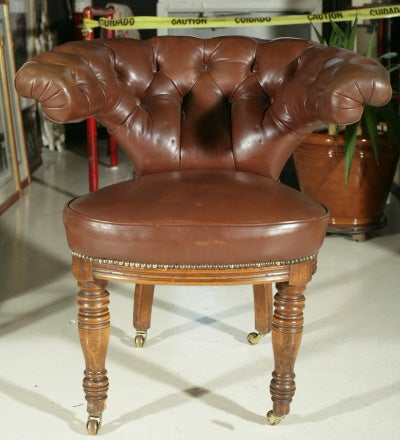 Offered here is a very handsome Victorian to Edwardian era leather 
