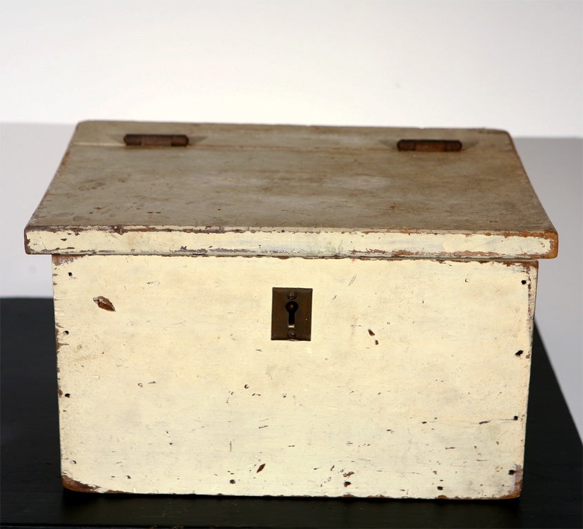 19THC ORIGINAL WHITE PAINTED DOCUMENT BOX FROM NEW ENGLAND. THIS BOX HAS THE ORIGINAL BRASS KEY PLATE AND IS SQUARE NAIL CONSTRUCTION. THE HINGES ARE CAST IRON AND ORIGINAL TOO. THE CONDITION IS GOOD.