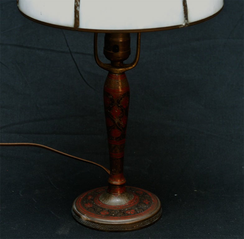 Slag Glass Table Lamp with Painted Base For Sale 3