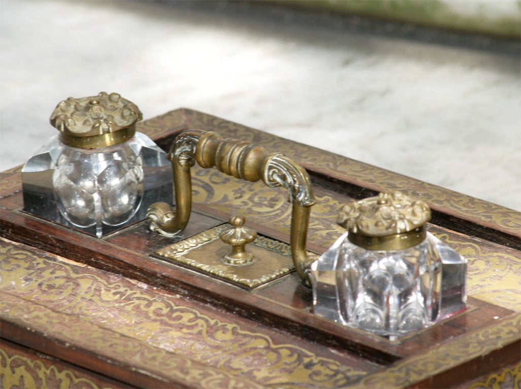 English Inlaid with Brass Decorated Ink-Well In Excellent Condition In Hudson, NY